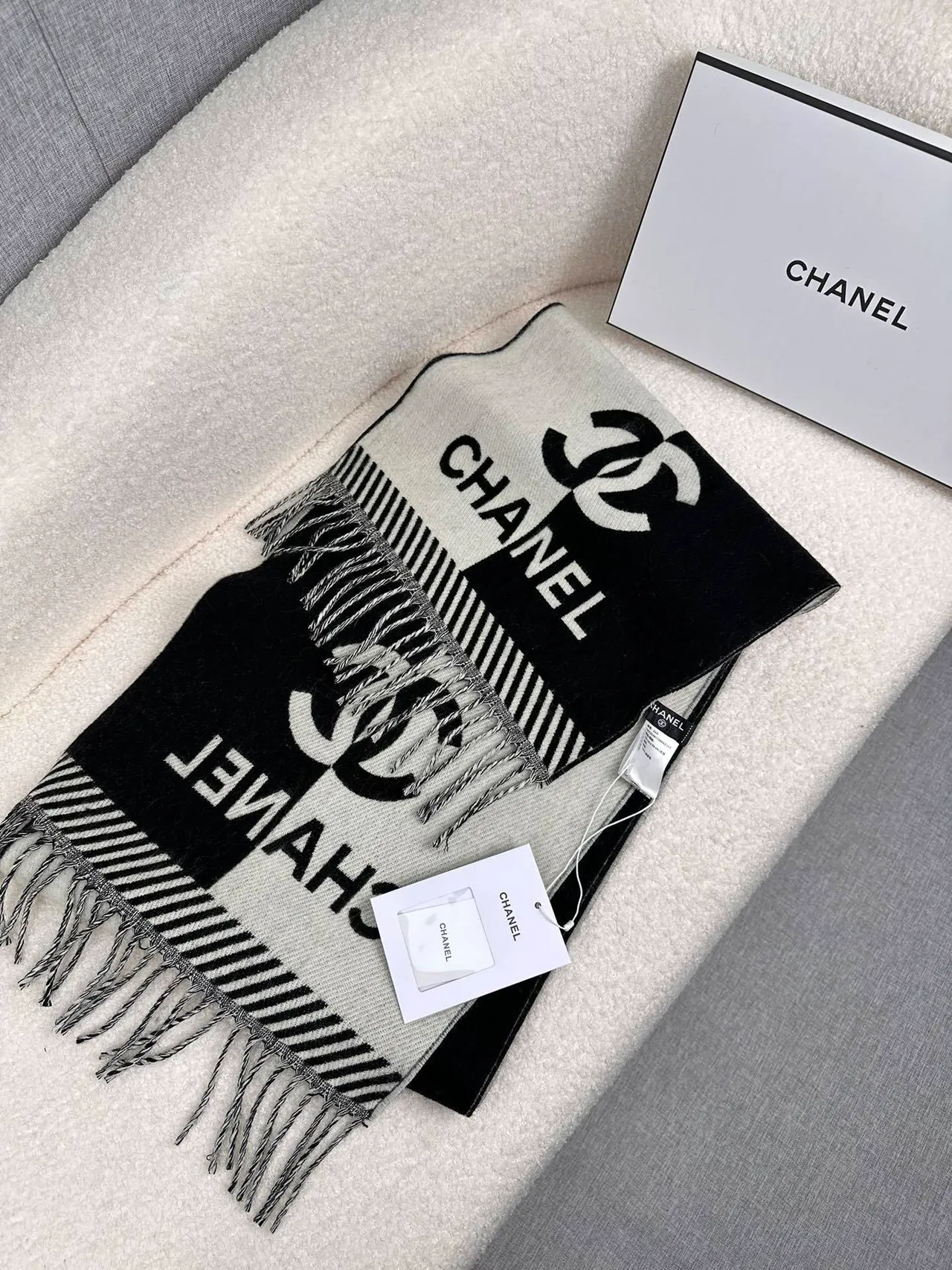 Chanel Logo Rayada Cachemira Bufanda 7