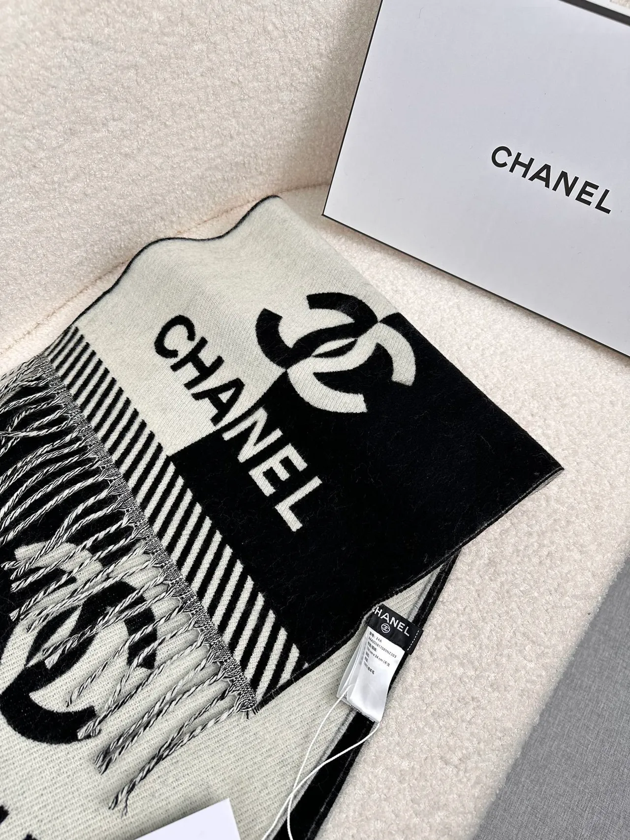 Chanel Logo Rayada Cachemira Bufanda 8