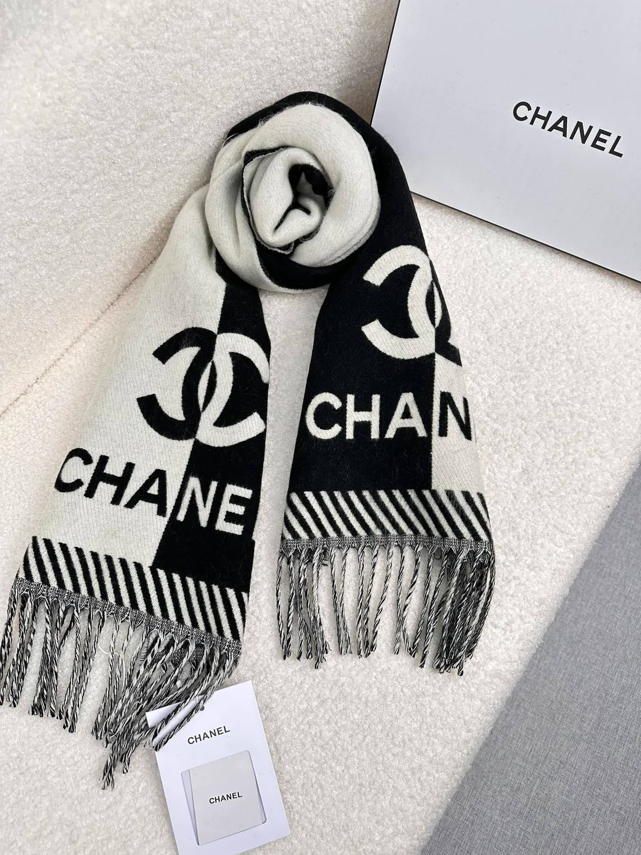 Chanel Logo Rayada Cachemira Bufanda 5