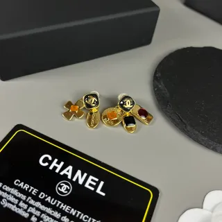 Chanel Multi-Motif إيمل CC Logo أقراط