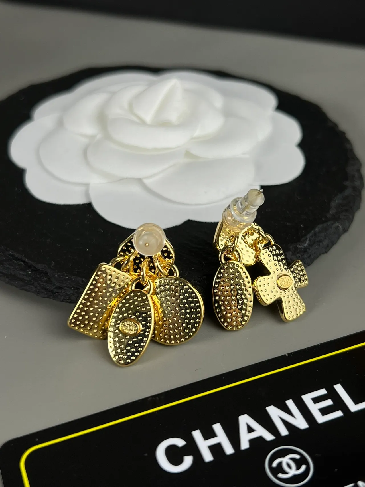 Chanel Multi-Motif Émail CC Logo Boucles d'oreilles 5