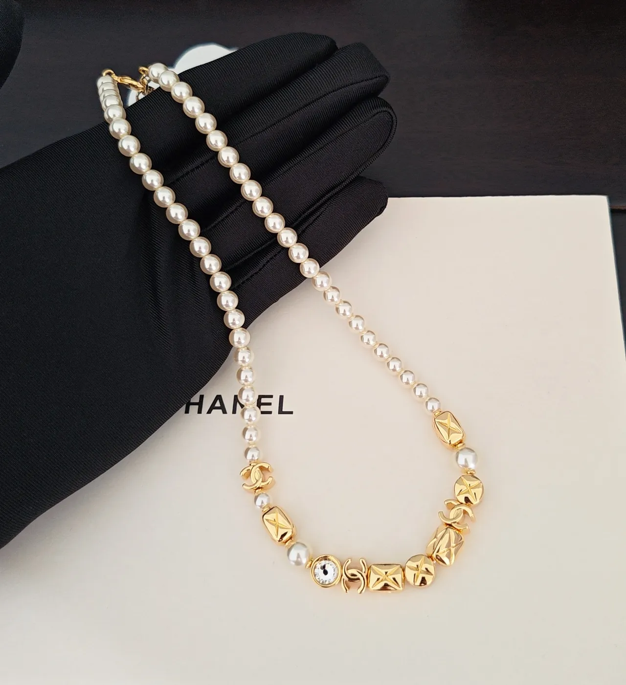 Chanel لؤلؤ و Gold-Tone CC نمط قلادة 3