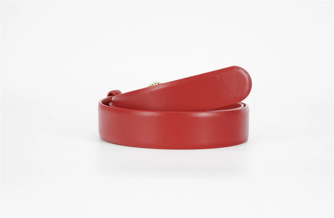 Cinto de couro Chanel vermelho dourado com fivela de trança de corda com cristais 3