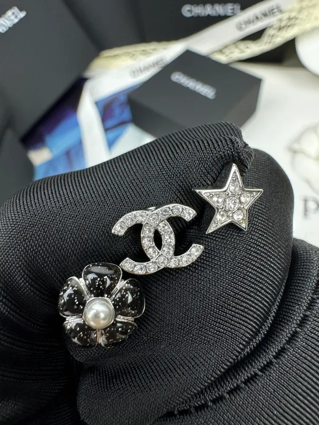 Chanel Silver Black Pavé Crystal Interlocking CC Logo Earrings 5