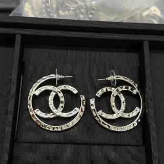 Chanel pendientes de plata con textura martillada entrelazado CC logo
