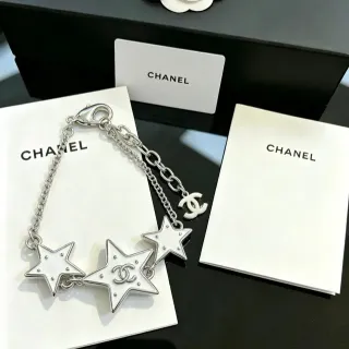 Chanel Pulseira Motivo Estrela Esmalte Branco e Corrente de Tono Prateado