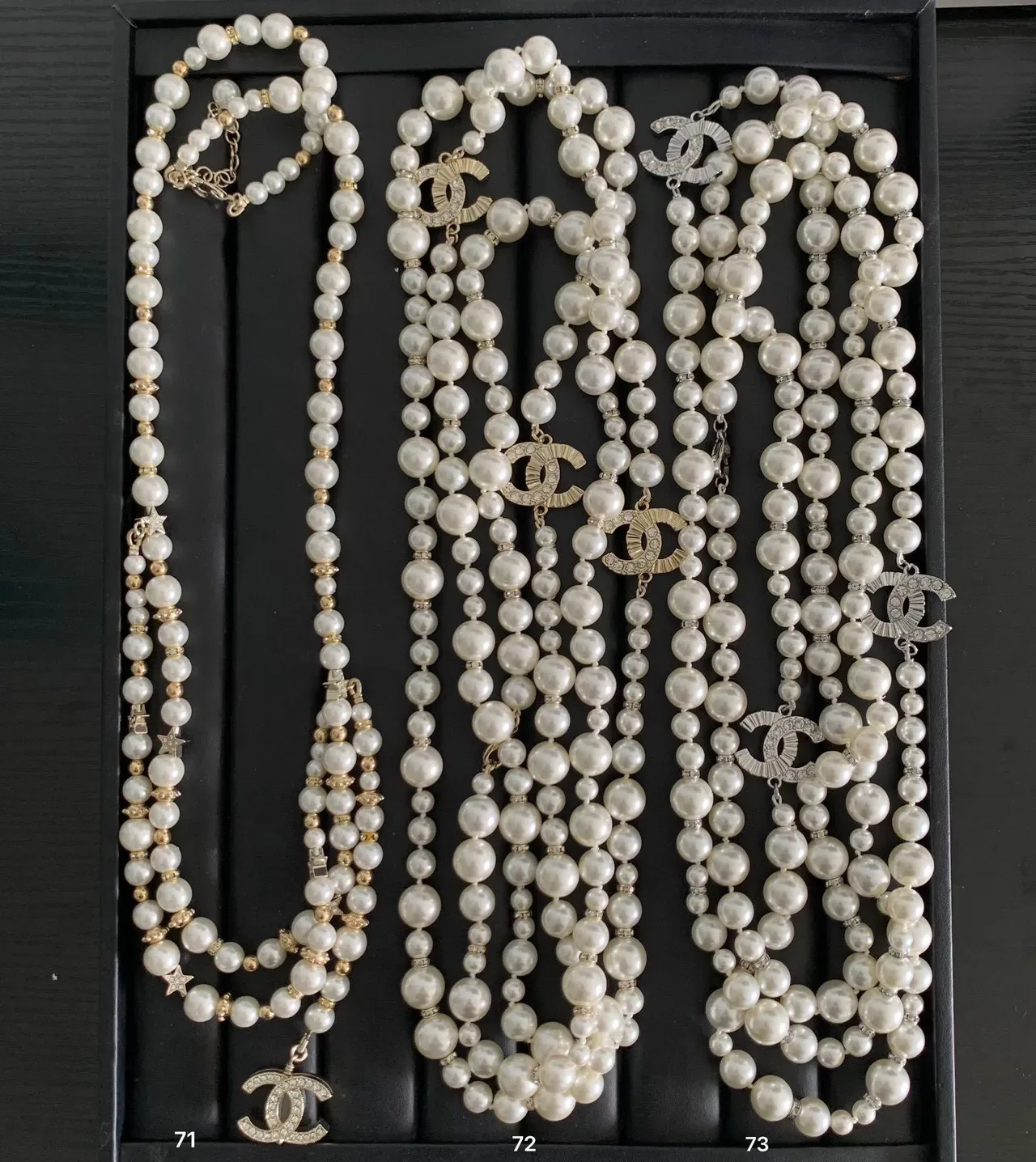 Chanel Colar de pérolas com corrente de ouro branco e cristais embellished 6