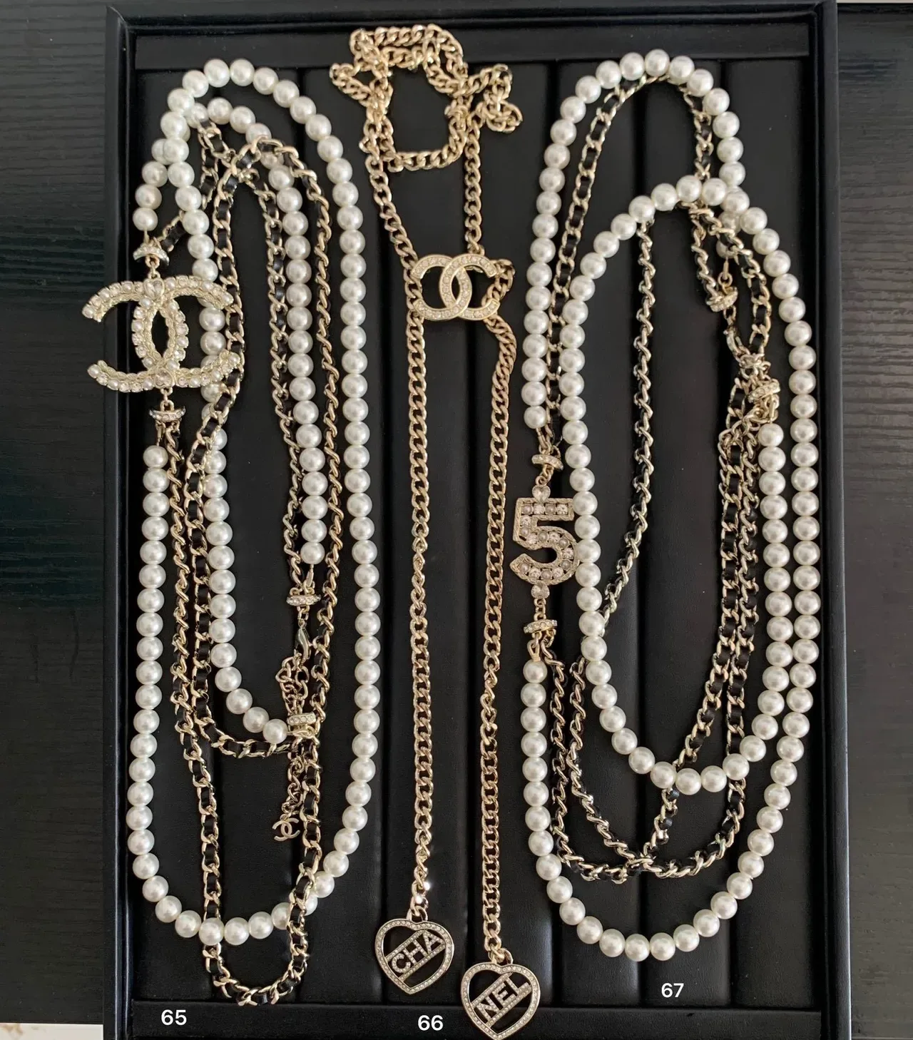 Chanel Colar de pérolas com corrente de ouro branco e cristais embellished 8