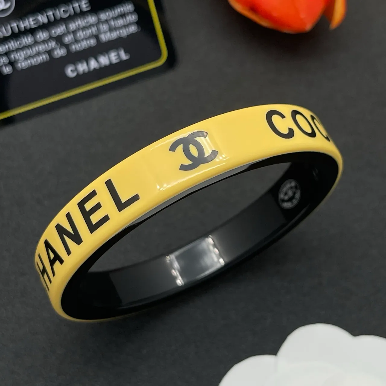 Chanel أصفر أسود نقش لوجو مكتمل بالمينا سوار 8