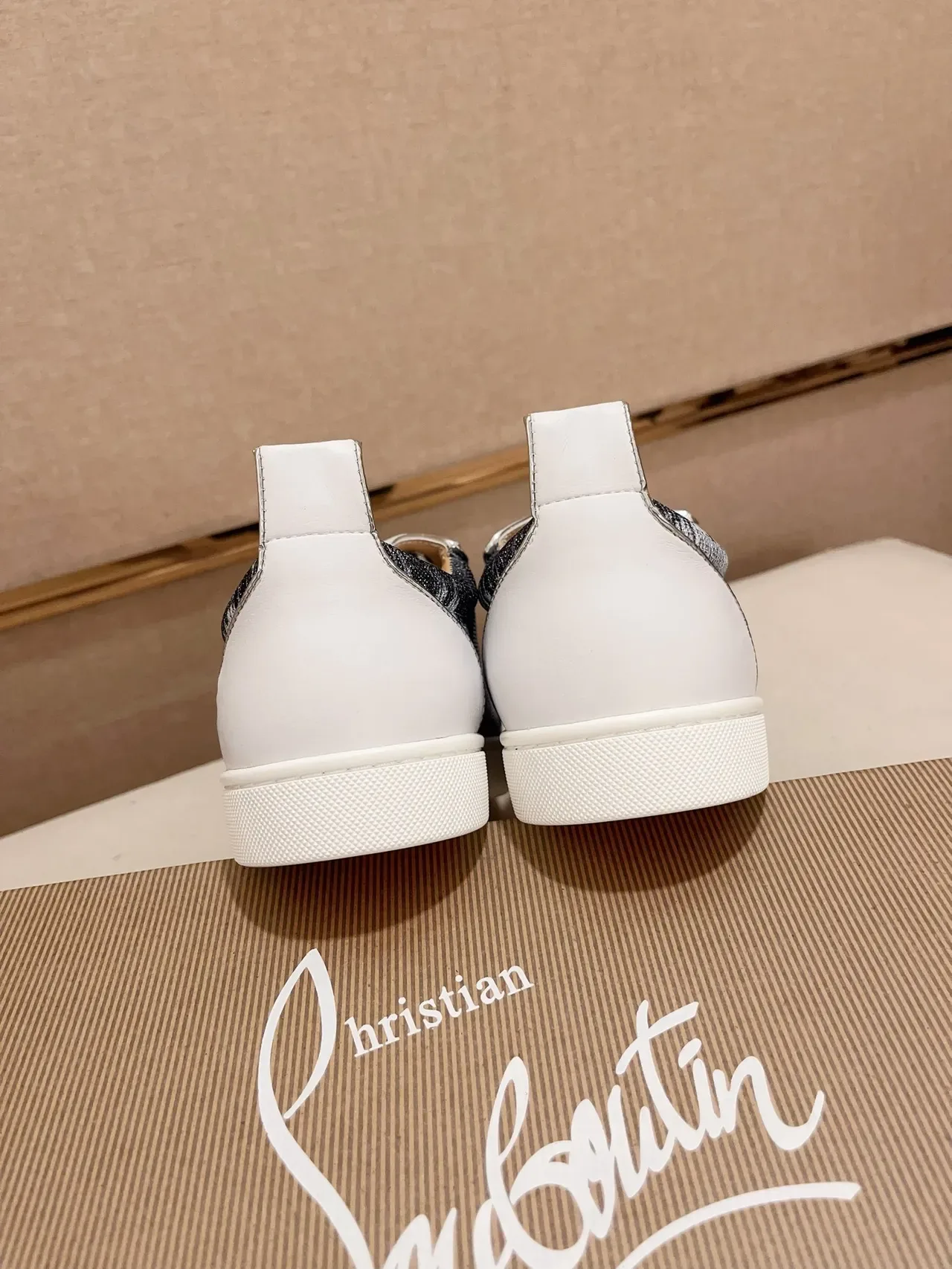 Christian Louboutin 黑色蓝色 镶钉脚趾盖 针织渐变鞋面 运动鞋 3