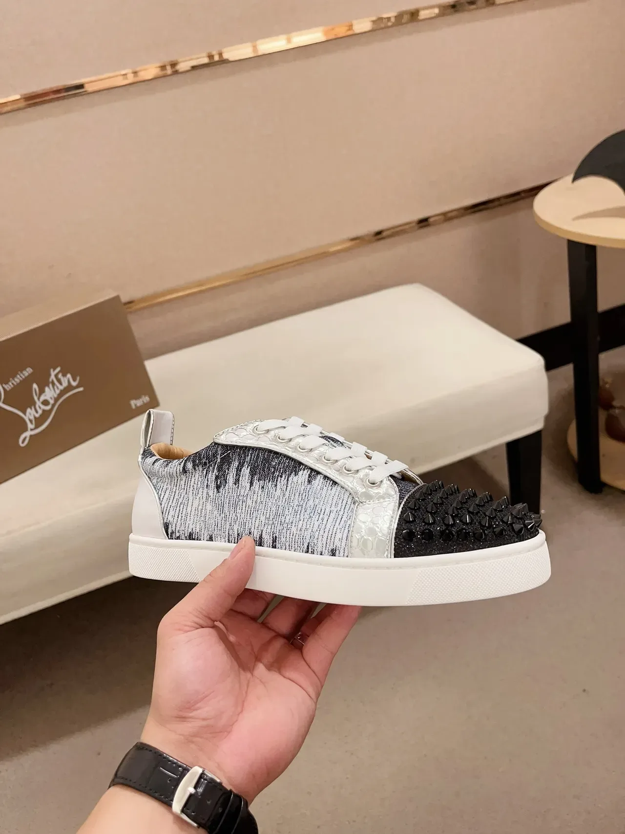 Christian Louboutin 黑色蓝色 镶钉脚趾盖 针织渐变鞋面 运动鞋 4