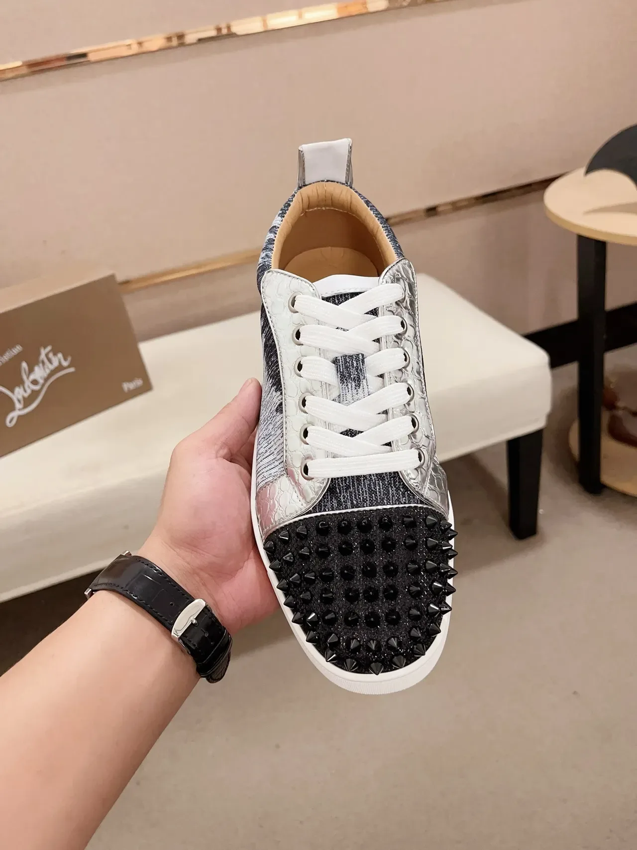 Christian Louboutin 黑色蓝色 镶钉脚趾盖 针织渐变鞋面 运动鞋 5