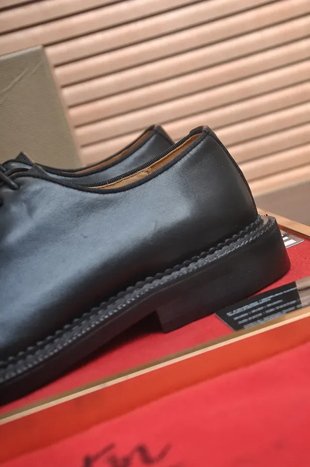 Christian Louboutin Chaussures Oxford à Cap Toe Noir 2