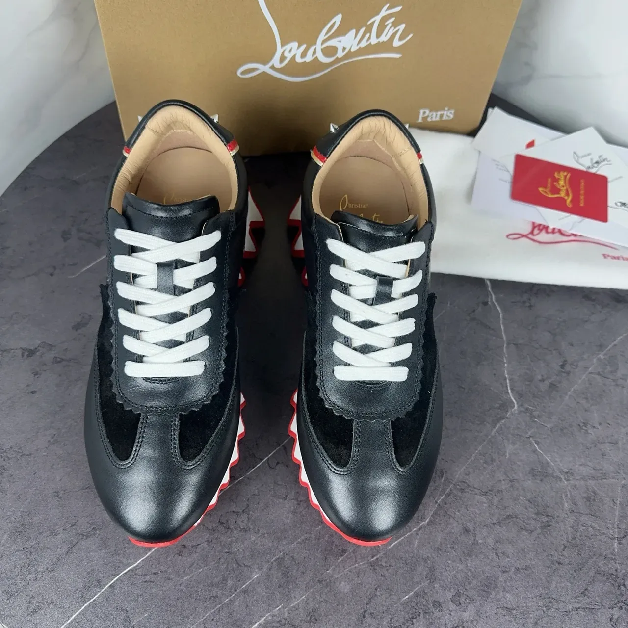 Christian Louboutin أسود أحمر جلد و سويد علوية هجينة كولار مقصوص تفاصيل أحذية سنيكرز أسلوب حياة 4