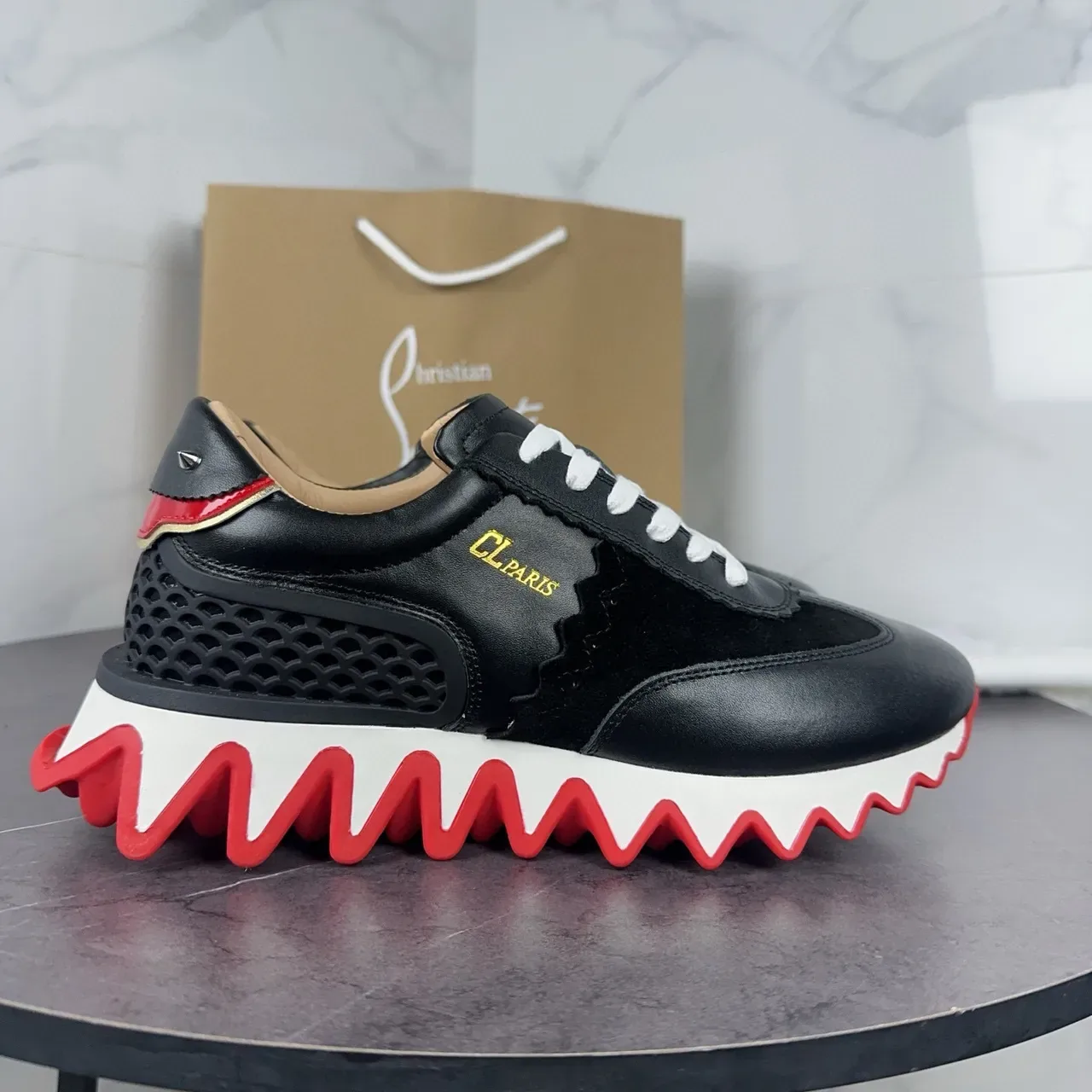 Christian Louboutin أسود أحمر جلد و سويد علوية هجينة كولار مقصوص تفاصيل أحذية سنيكرز أسلوب حياة 8