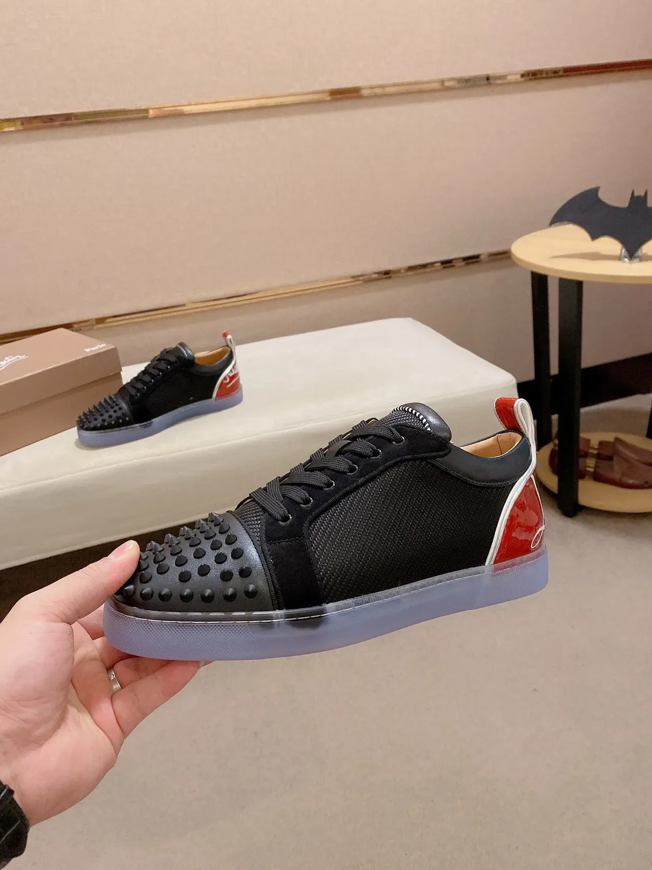 Christian Louboutin काला लाल स्पाइक टो मेश-सुएड हाइब्रिड अपर लाइफस्टाइल स्नीकर 3