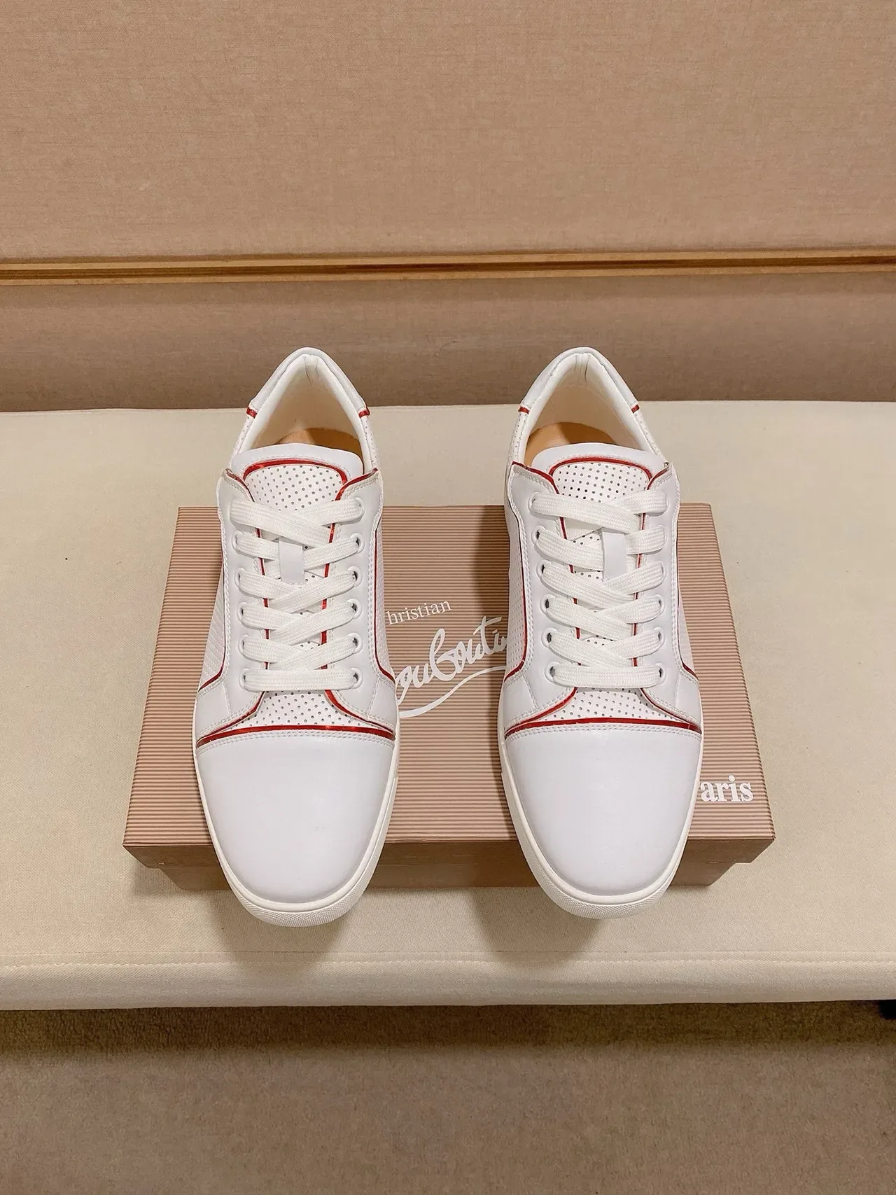 Christian Louboutin Louis Junior Branco Vermelho Couro Perfurado Brilhante Tampa de Calcanhar Tênis Lifestyle 7
