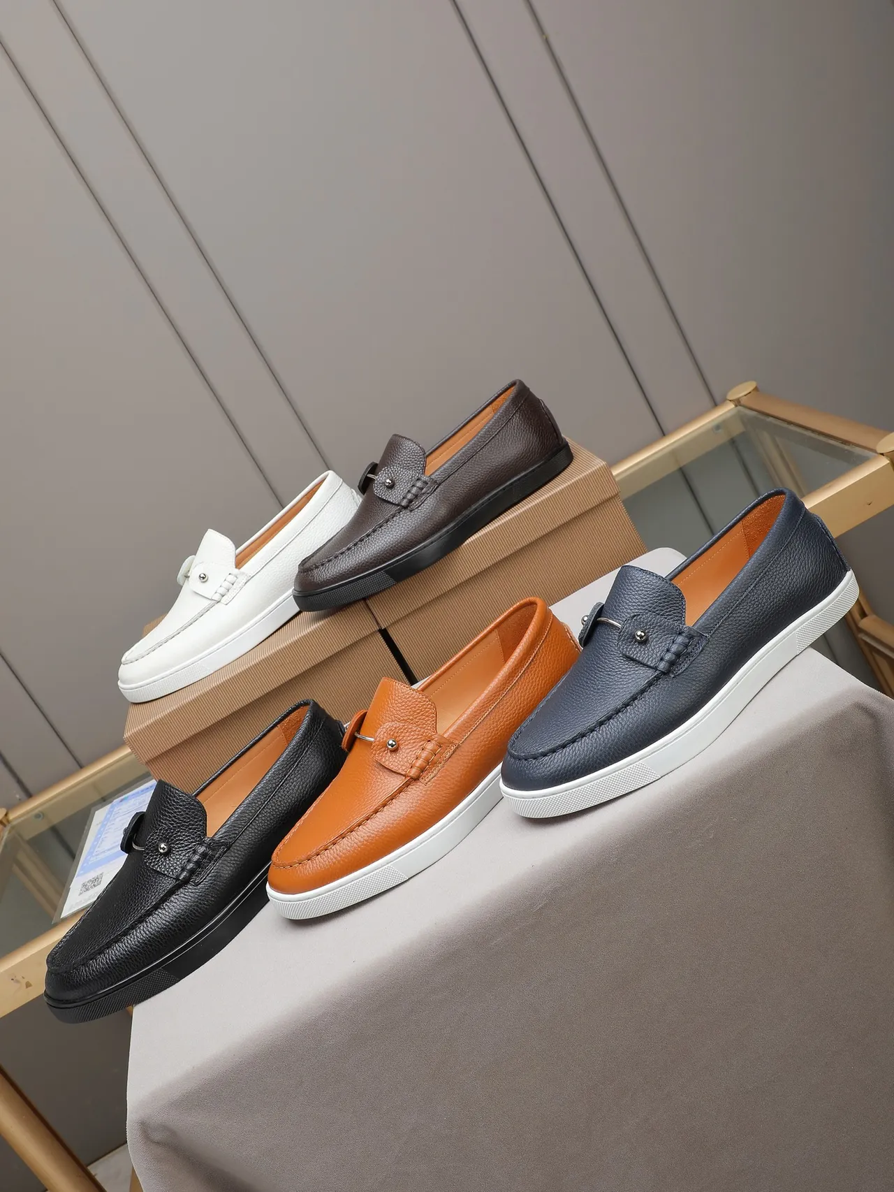 Christian Louboutin Mocassim Penny Marrom Couro Granulado Mocassim 2
