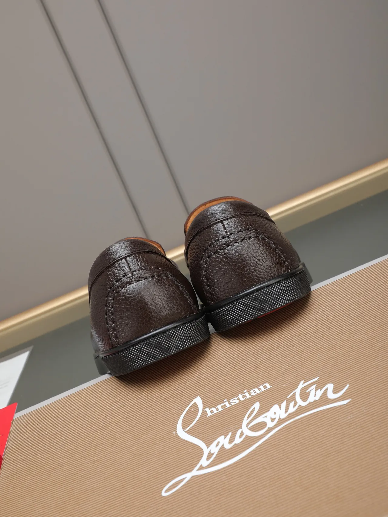 Christian Louboutin Mocassim Penny Marrom Couro Granulado Mocassim 4