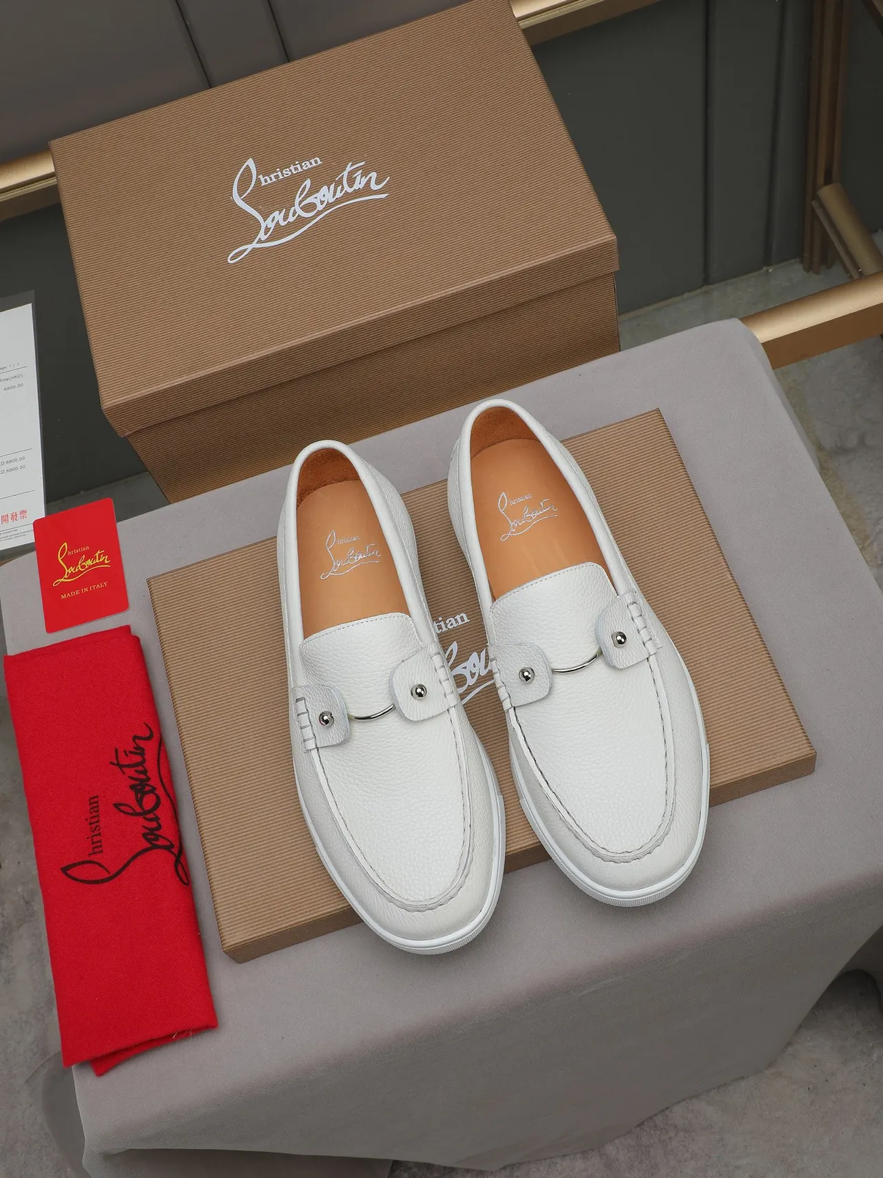 Christian Louboutin Moc-Toe خياطة جلد أبيض مقشّر لوفر 2