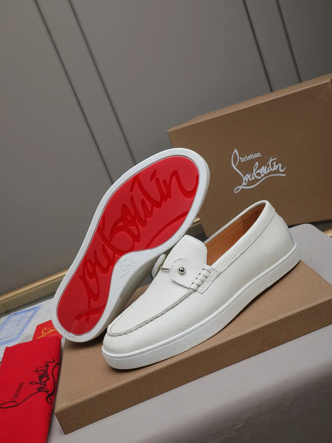 Christian Louboutin Moc-Toe خياطة جلد أبيض مقشّر لوفر 4