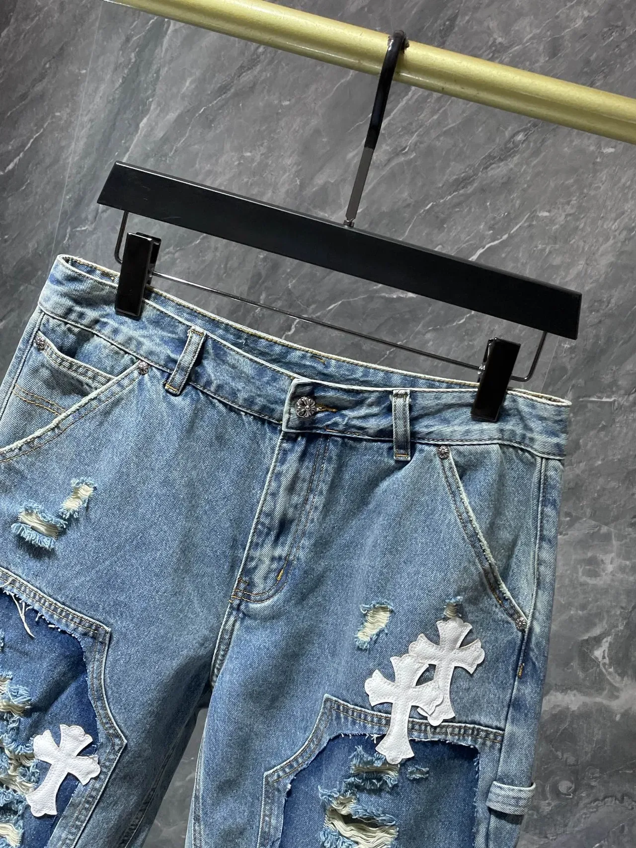 Chrome Hearts 破洞补丁十字绣牛仔短裤 2