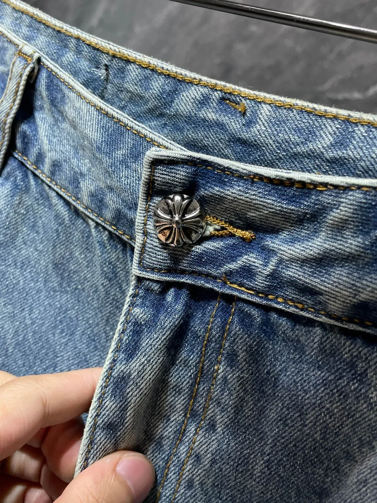 Chrome Hearts 破洞补丁十字绣牛仔短裤 5