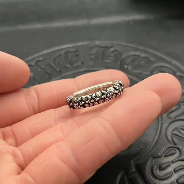 Chrome Hearts রৌপ্য কালো ফুলের মোটিফ ব্যান্ড উঁচু ডেইজী বিবরণ আংটি 2