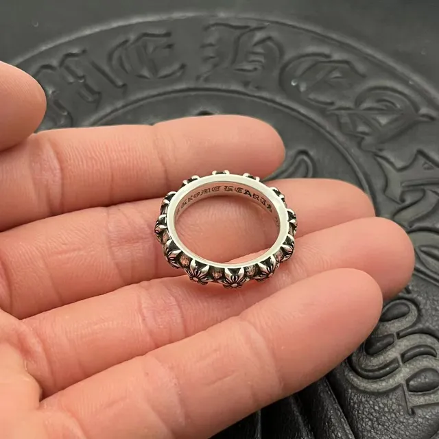 Chrome Hearts রৌপ্য কালো ফুলের মোটিফ ব্যান্ড উঁচু ডেইজী বিবরণ আংটি 3