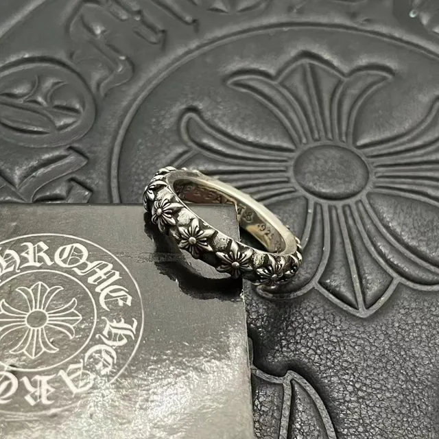 Chrome Hearts রৌপ্য কালো ফুলের মোটিফ ব্যান্ড উঁচু ডেইজী বিবরণ আংটি 7