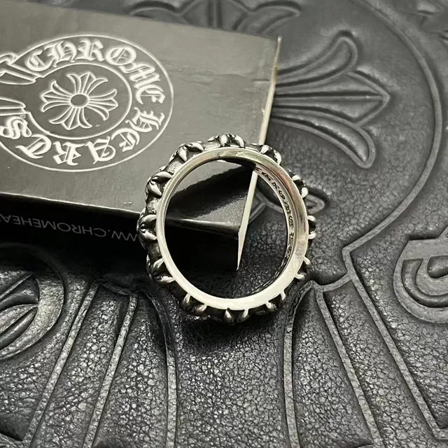 Chrome Hearts রৌপ্য কালো ফুলের মোটিফ ব্যান্ড উঁচু ডেইজী বিবরণ আংটি 8