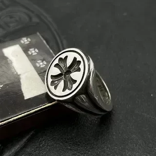 Chrome Hearts Bague argentée visage ovale gravé motif croix 2