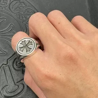 Chrome Hearts Bague argentée visage ovale gravé motif croix 3