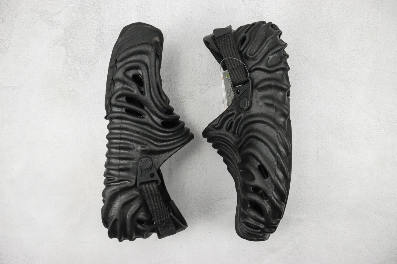 Crocs Black Molded Foam Sculpted Wave Ridges Clog 2