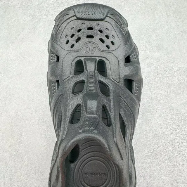 Crocs Classic Clog Black Molded Foam Clog 7