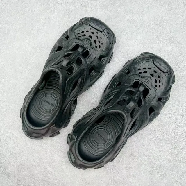 Crocs Classic Clog Black Molded Foam Clog 8