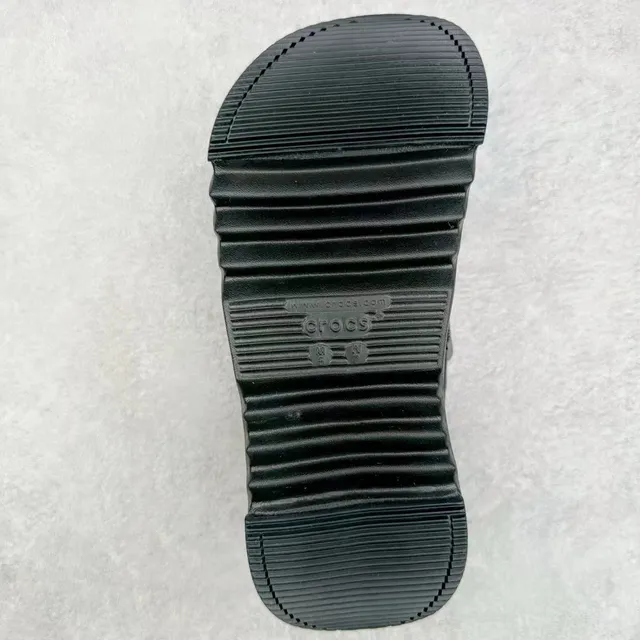 Crocs Echo Clog काला प्लेटफॉर्म स्ट्रैप क्लॉग 9