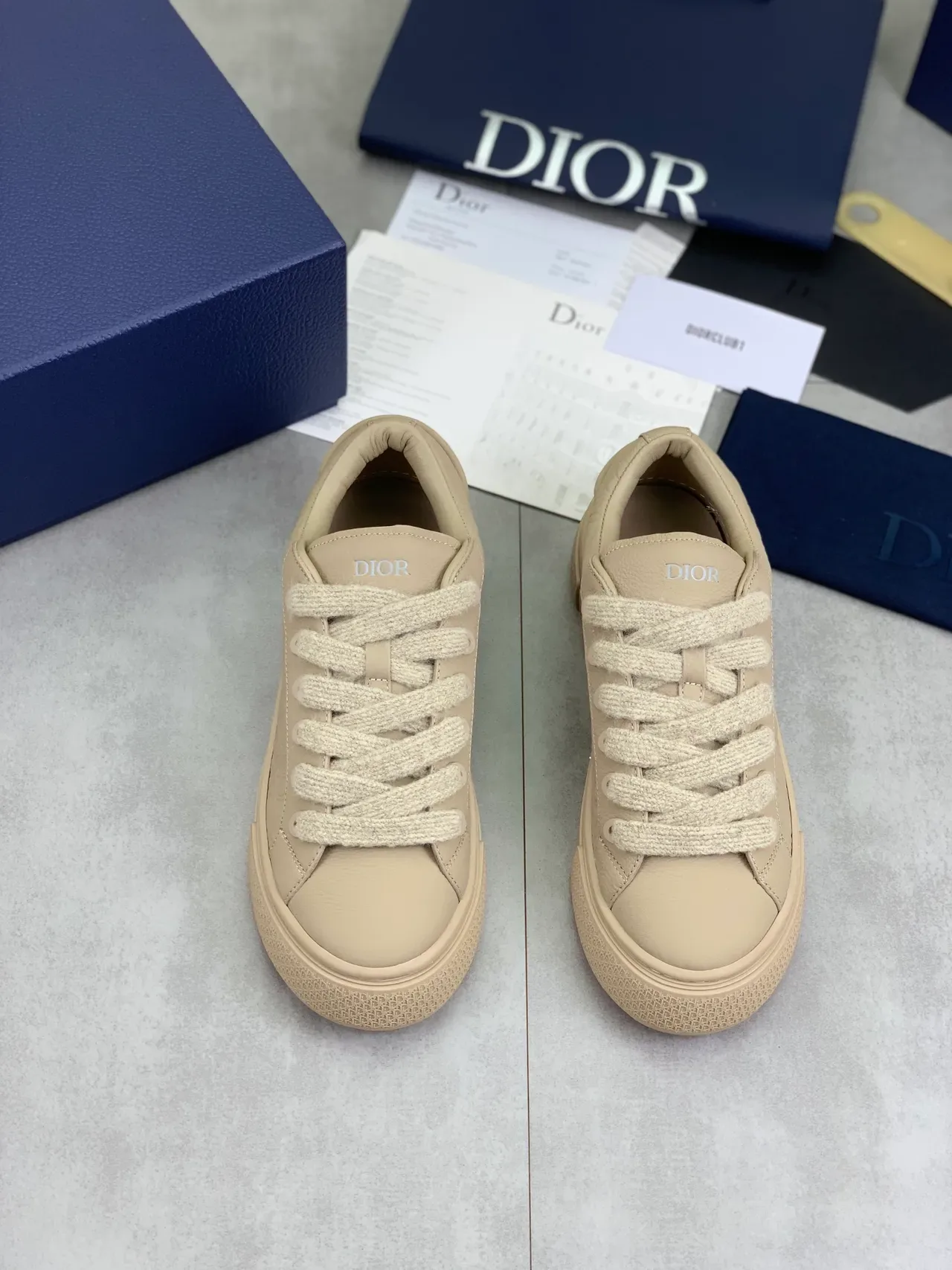 Dior B23 बेज एम्बॉस्ड ओब्लिक मॉनोग्राम लाइफस्टाइल स्नीकर 4