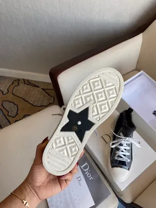 Dior B23 Baskets de style de vie à plateforme à bout haut noires avec bordure de fourrure 4