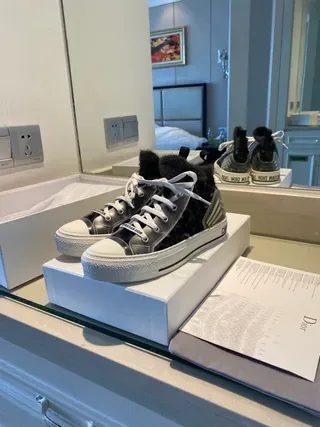 Dior B23 Baskets de style de vie à plateforme à bout haut noires avec bordure de fourrure 5