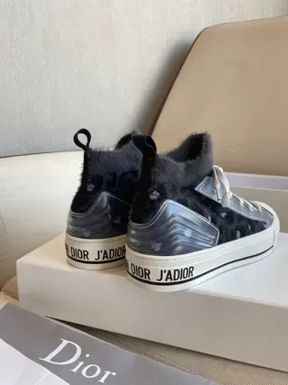 Dior B23 Baskets de style de vie à plateforme à bout haut noires avec bordure de fourrure 6