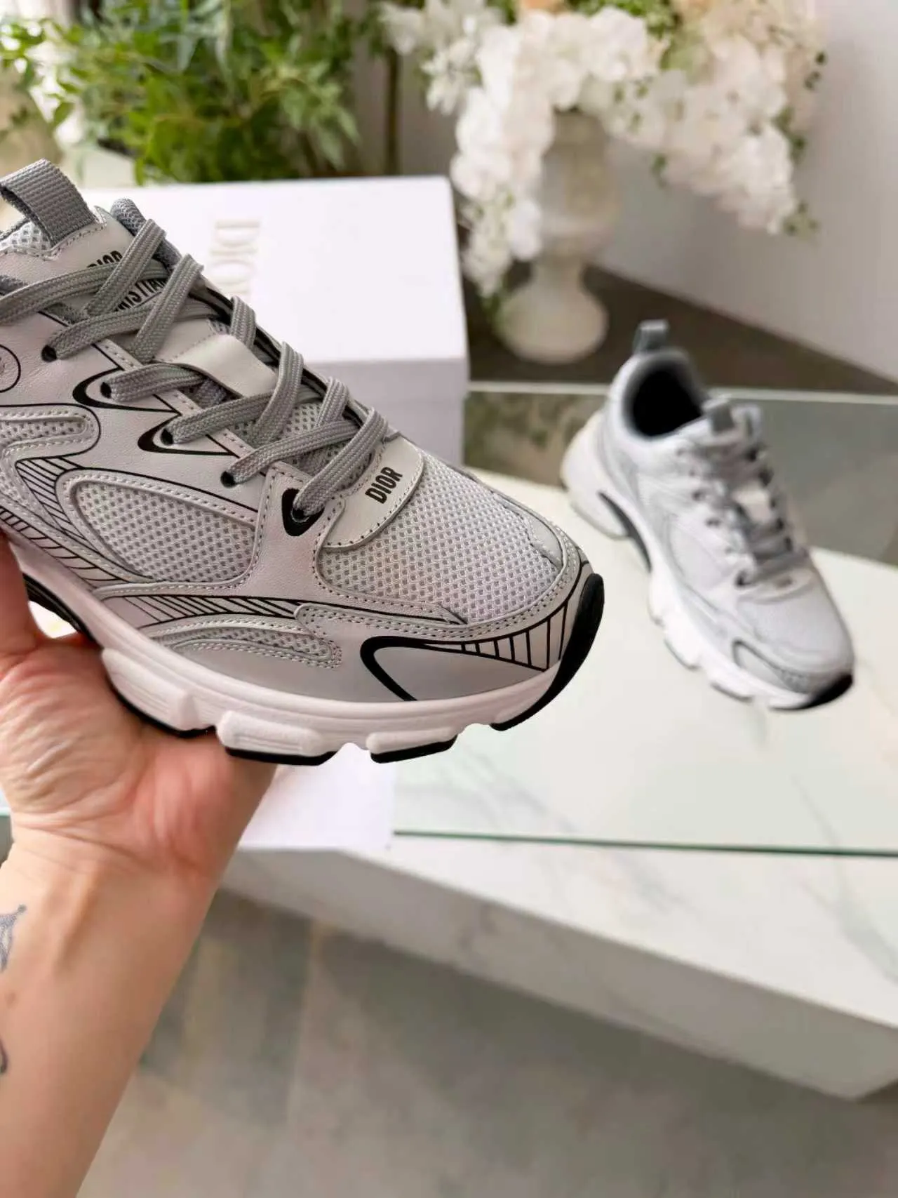 Dior B23 Baskets gris et noir à semelle épaisse 4