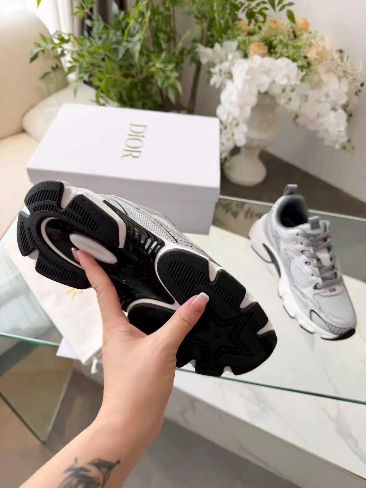 Dior B23 Baskets gris et noir à semelle épaisse 5