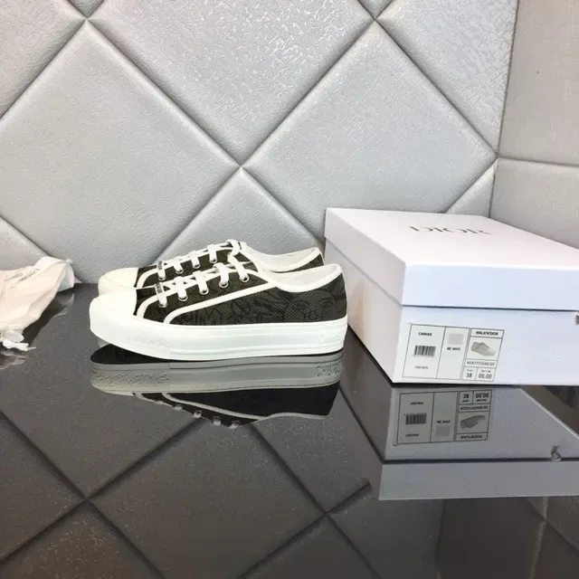 Dior B23 Chaussures lifestyle en canvas monogrammé à toe cap blanc 2