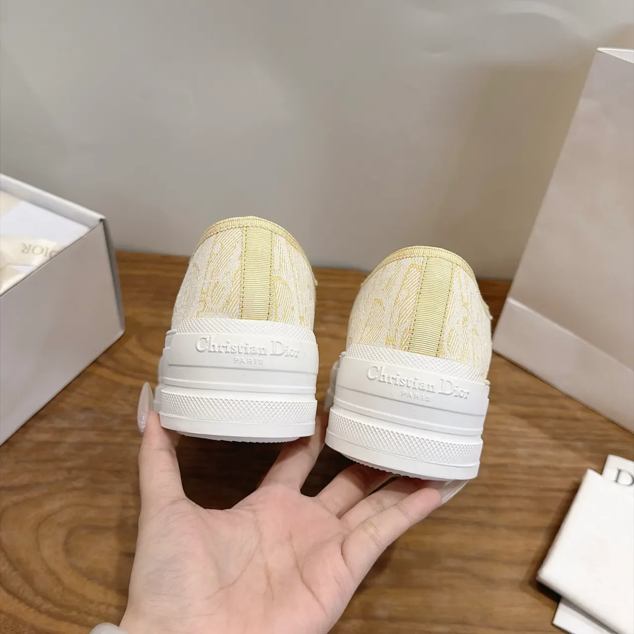 Dior B23 amarelo pálido Monogram plataforma lifestyle tênis 2