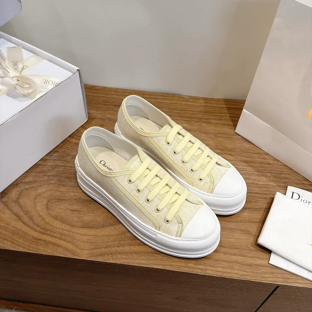 Dior B23 amarelo pálido Monogram plataforma lifestyle tênis 4