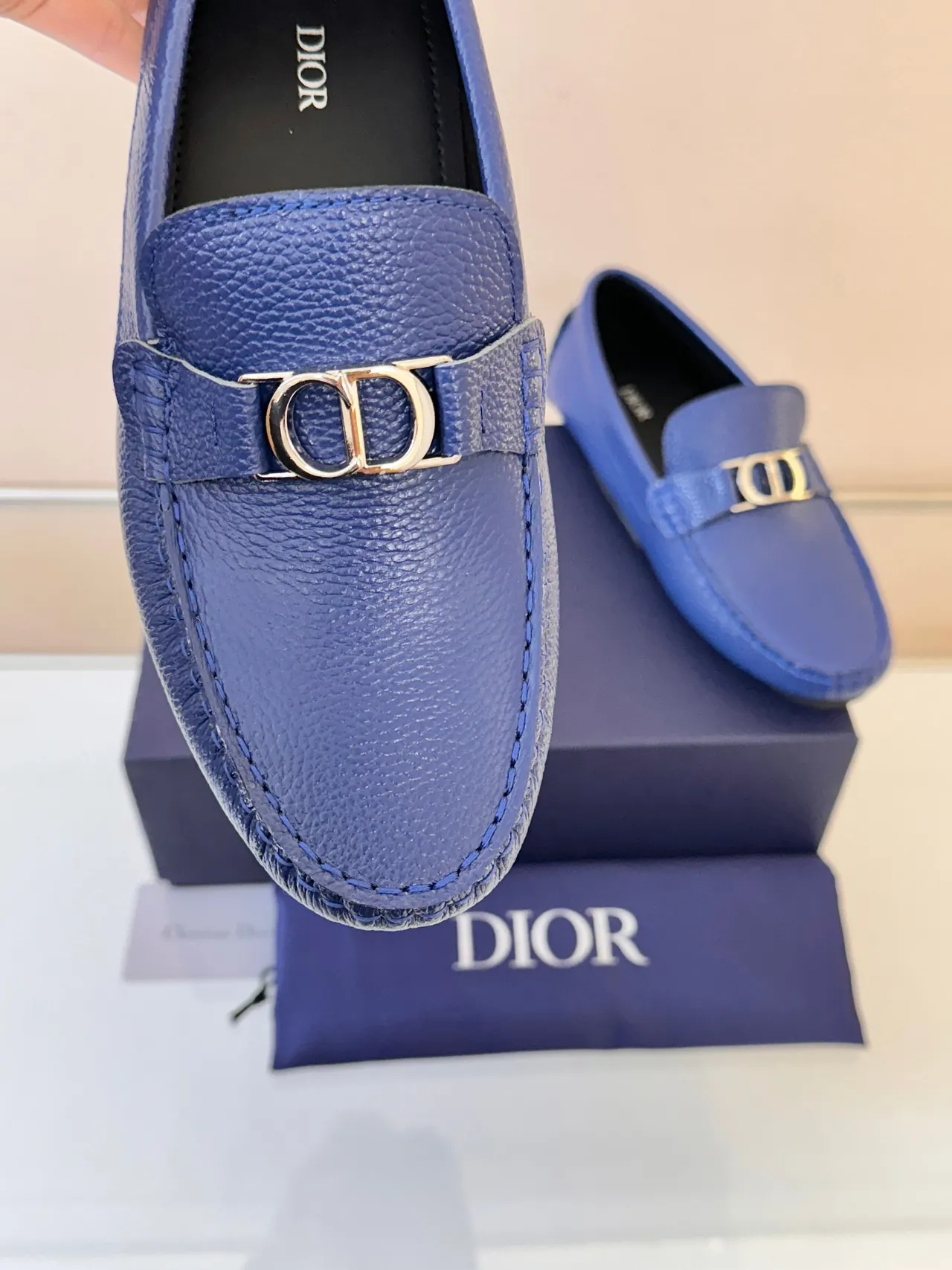 Dior B27 Mocassins en cuir bleu pebble avec mors de cheval 3