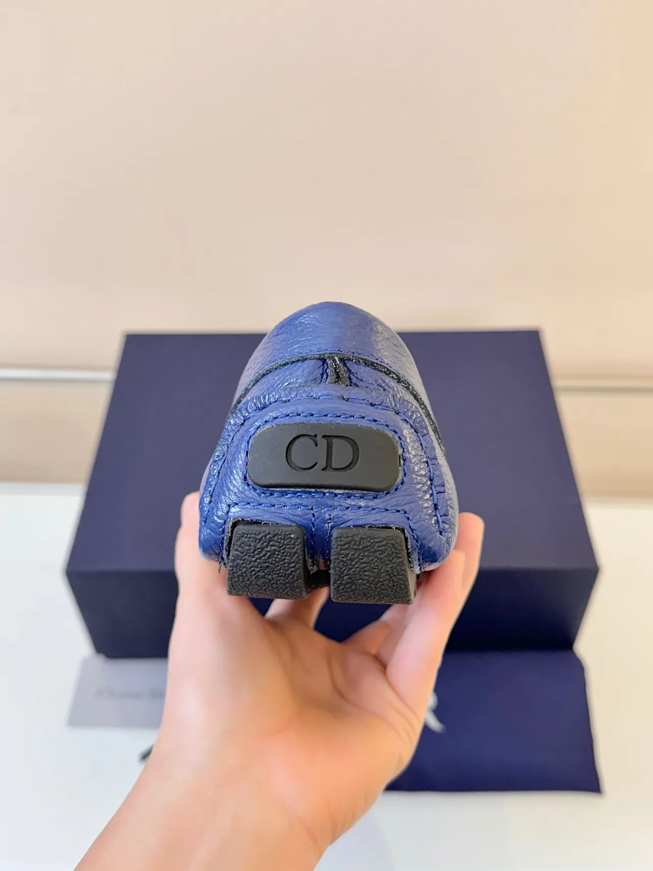 Dior B27 Mocassins en cuir bleu pebble avec mors de cheval 4