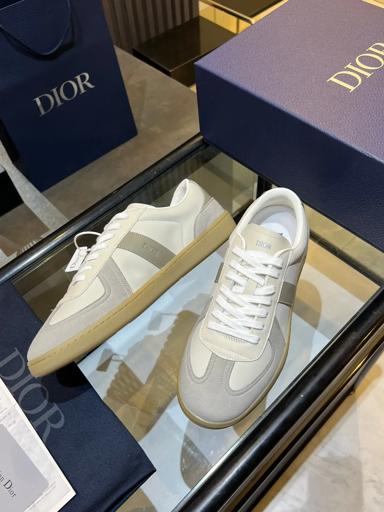 Dior B27 Sneakers Lifestyle de Cuero y Ante Blanco y Gris 3