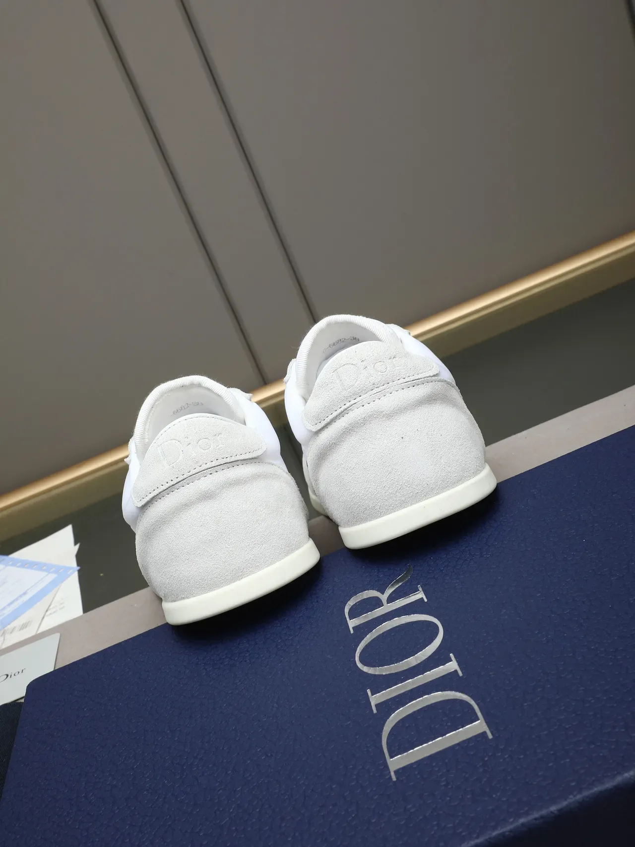Dior B27 baskets lifestyle blanches beige à talon bas en daim et textile 4